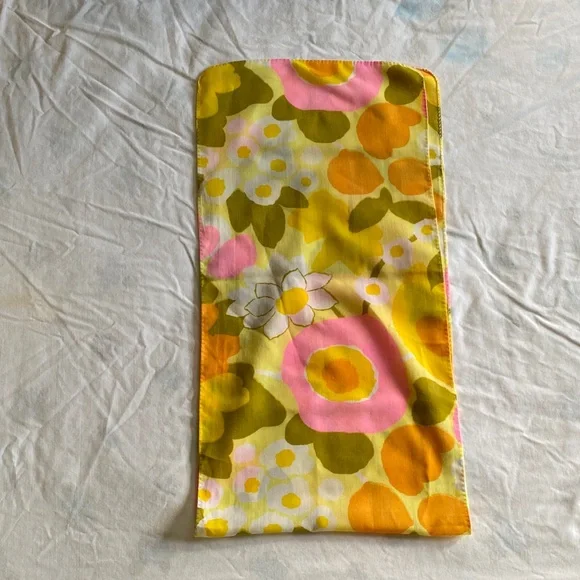 Vintage 1960s Flower Power retro 60s Yellow and Pink Women's Scarf - Picture 4 of 4